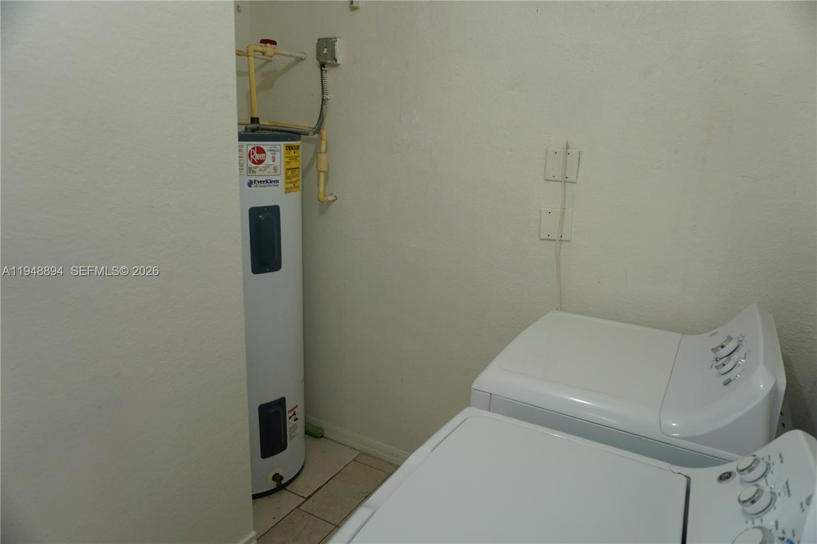 18213 Southwest 109th Path Miami, FL 33157 - Photo 15 of 26 a close up of a shower