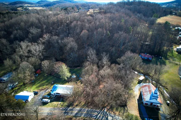 a view of entryway with outdoor space