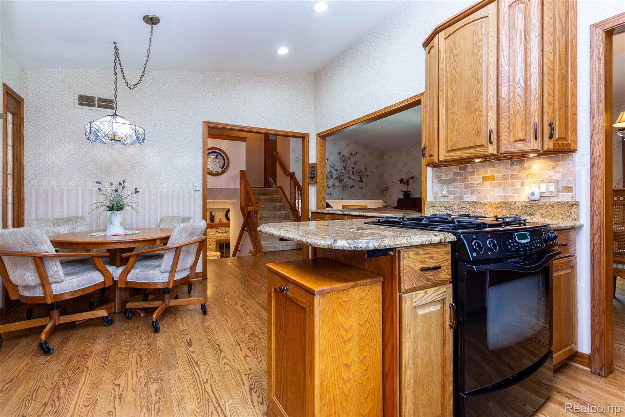 315 Meadowlake Road Canton, MI 48188 - Photo 16 of 43 interior (11).jpg