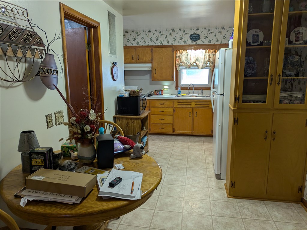 409 East Adams Street Paris, IL 61944 - Photo 9 of 13