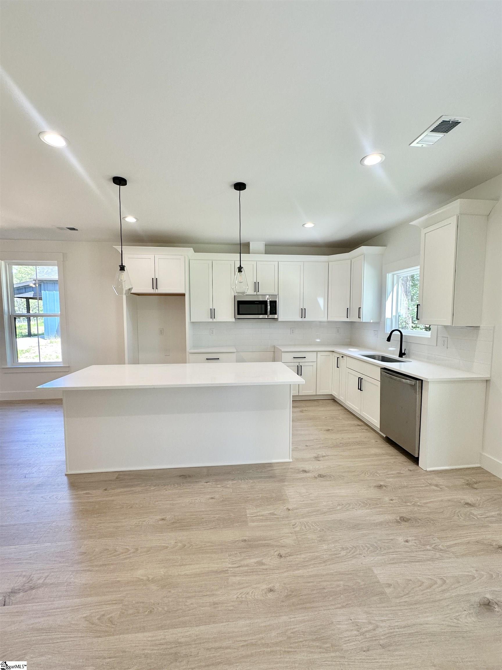 960 Goodjoin Road Campobello, SC 29322 - Photo 6 of 20