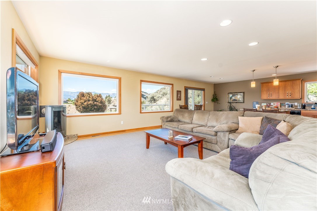 420 Butte Road Chelan, WA 98816 - Photo 8 of 34 Gallery Image 8