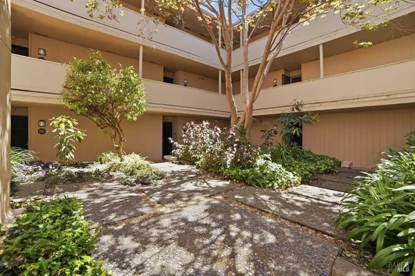 $399,000 | 1370 Townview Avenue, Unit 202, Santa Rosa, CA 95405