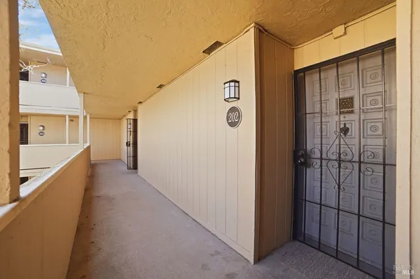 $399,000 | 1370 Townview Avenue, Unit 202, Santa Rosa, CA 95405