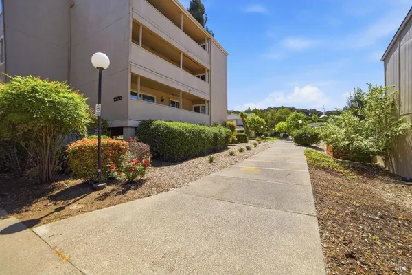 $399,000 | 1370 Townview Avenue, Unit 202, Santa Rosa, CA 95405