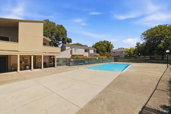 $399,000 | 1370 Townview Avenue, Unit 202, Santa Rosa, CA 95405