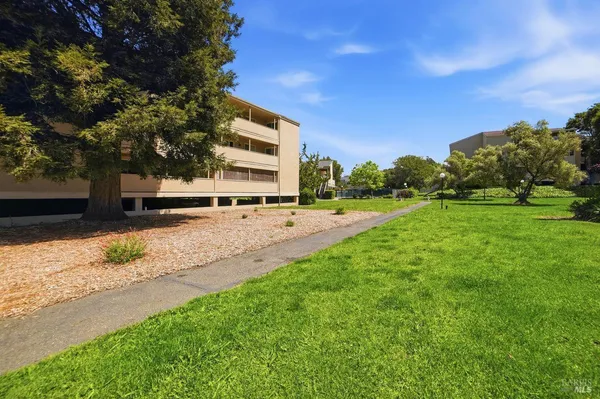 $399,000 | 1370 Townview Avenue, Unit 202, Santa Rosa, CA 95405