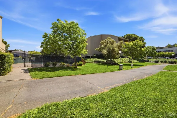 $399,000 | 1370 Townview Avenue, Unit 202, Santa Rosa, CA 95405