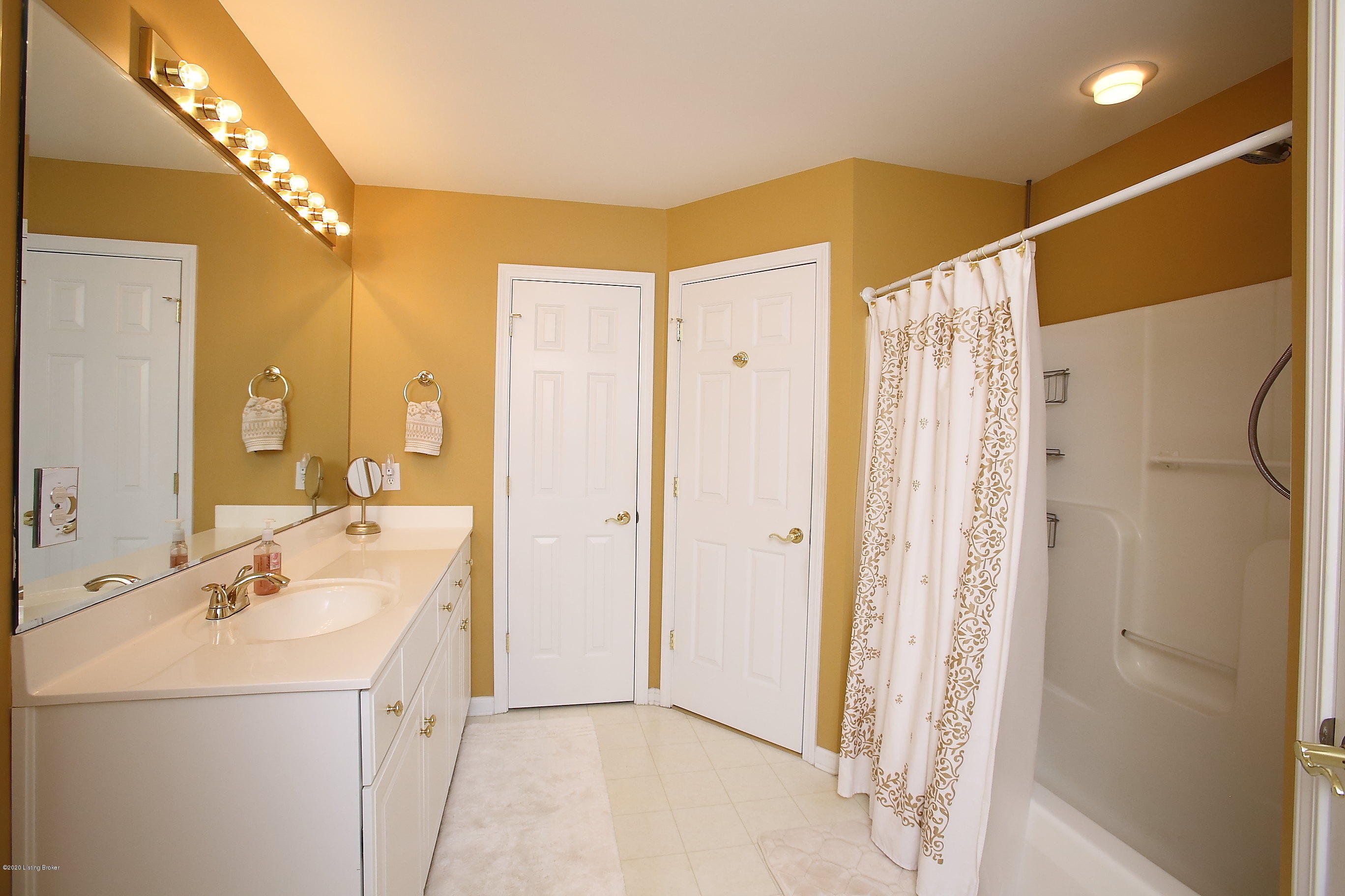1413 Twin Ridge Road Louisville, KY 40242 - Photo 21 of 42 Primary Bath