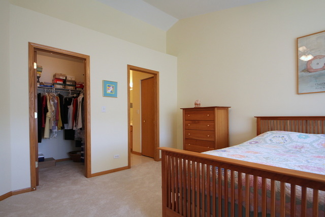 1283 Georgetown Way Vernon Hills, IL 60061 - Photo 18 of 25 a bedroom with a bed and a lamp