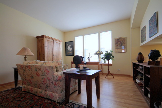 1283 Georgetown Way Vernon Hills, IL 60061 - Photo 3 of 25 a living room with furniture and a window