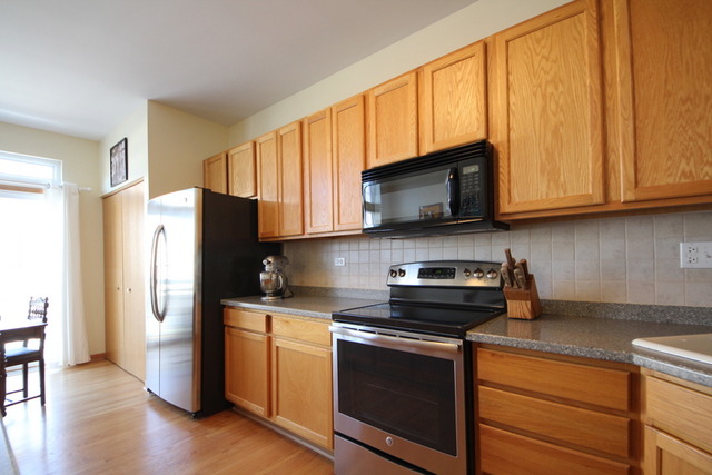 1283 Georgetown Way Vernon Hills, IL 60061 - Photo 8 of 25 a kitchen with a refrigerator stove and microwave