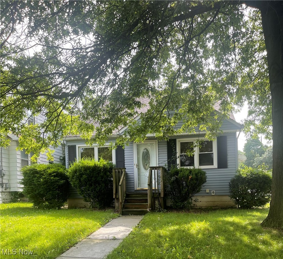 1881 17th Street Southwest Akron, OH 44314 - Photo 1 of 20