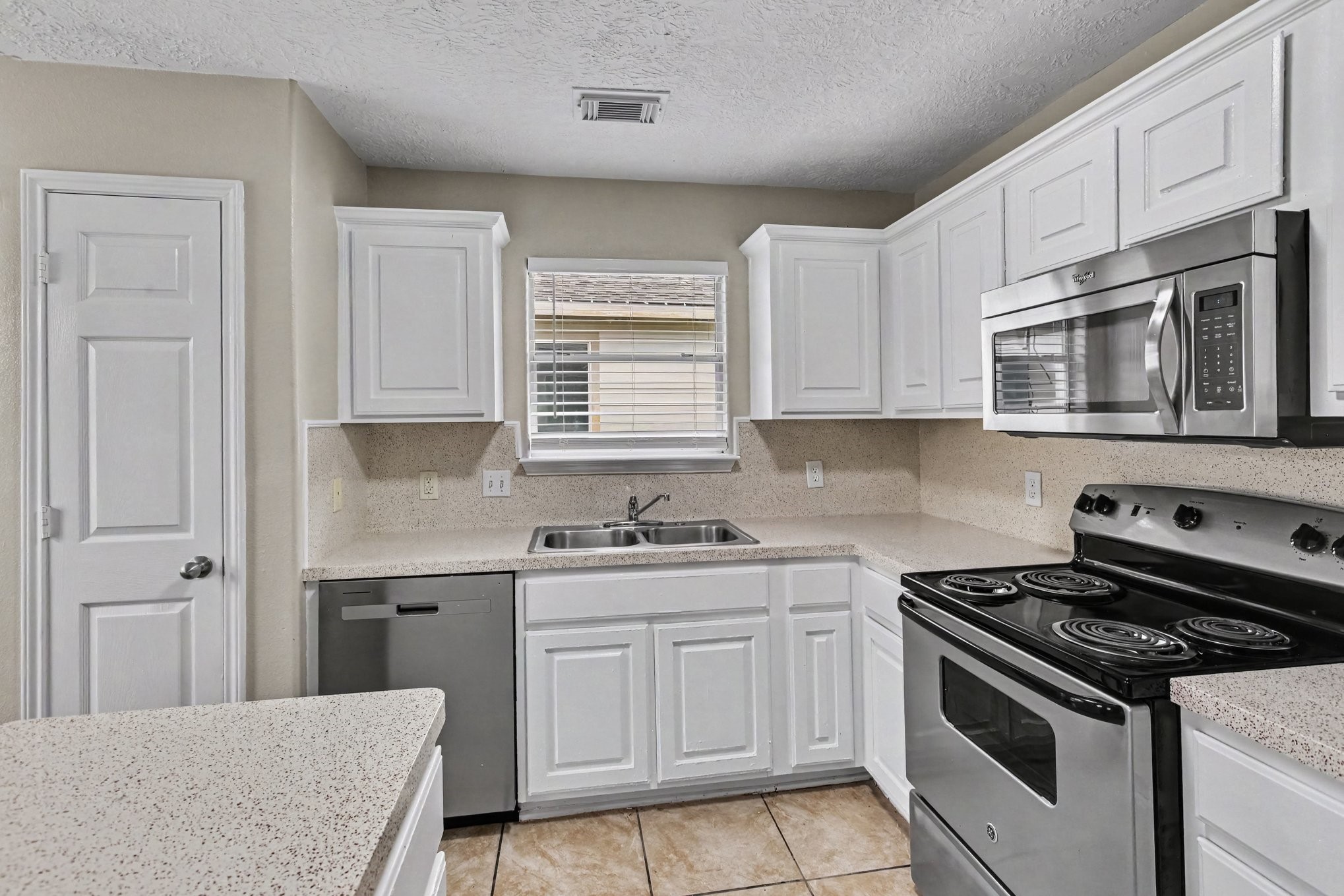 4914 Comal River Loop Spring, TX 77386 - Photo 6 of 16