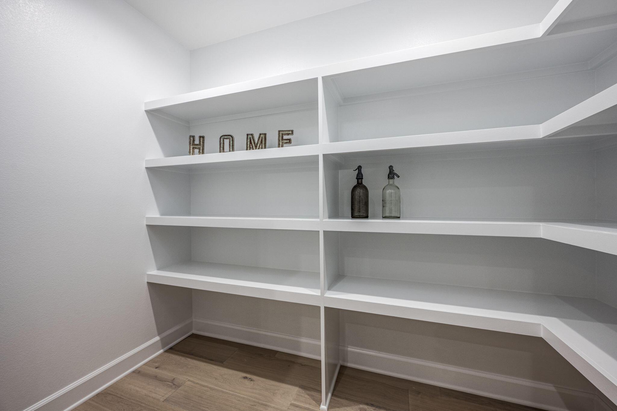 89 Spring Hill Road DeFuniak Springs, FL 32433 - Photo 22 of 73 a view of a room with shelf