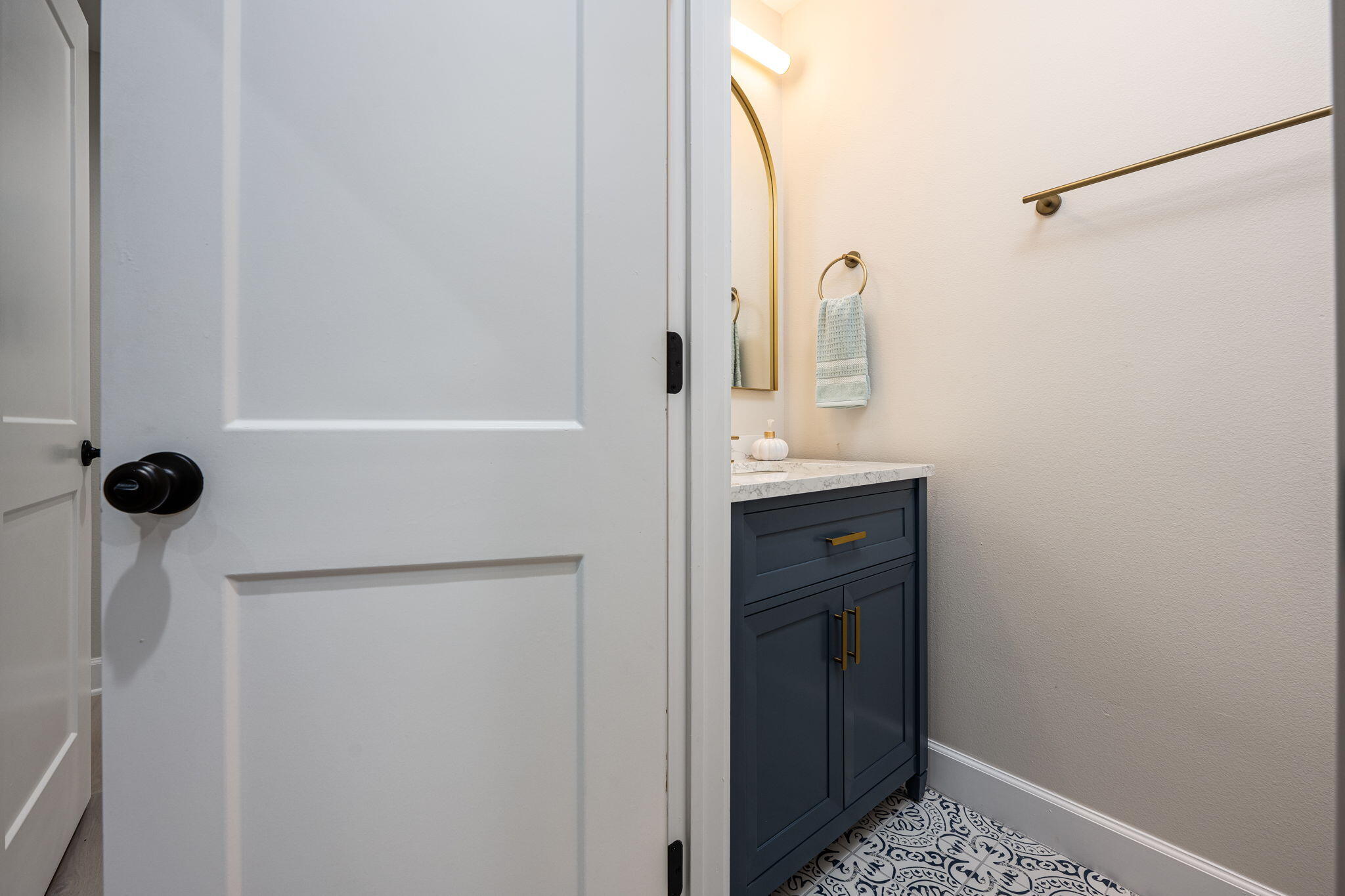 89 Spring Hill Road DeFuniak Springs, FL 32433 - Photo 59 of 73 a bathroom with a sink and mirror