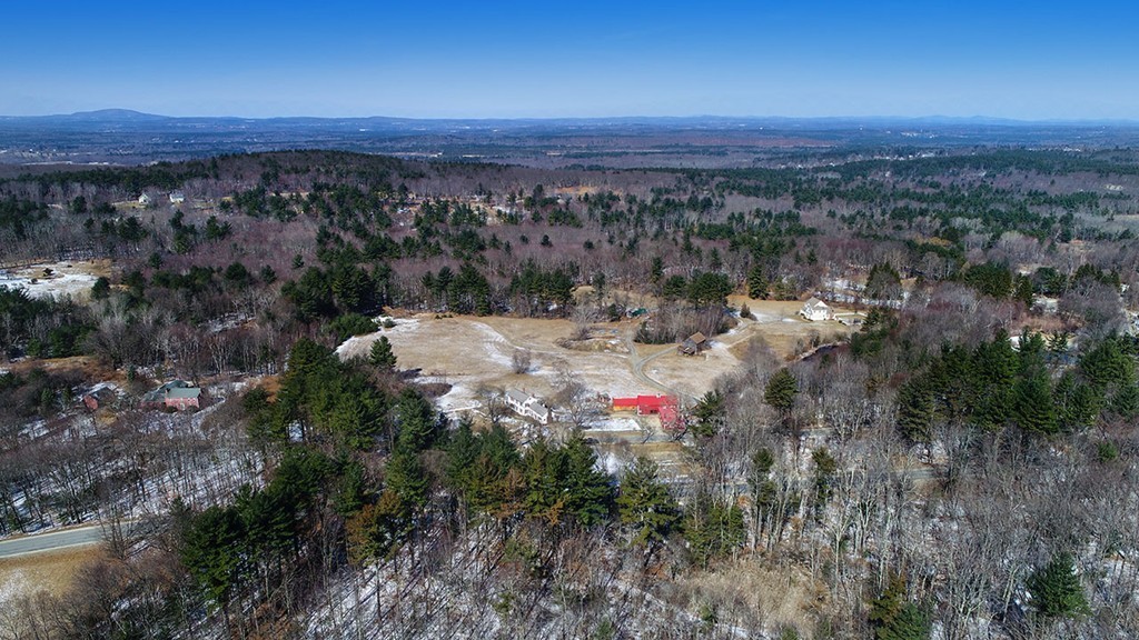 374 Harvard Road Bolton, MA 01740 - Photo 3 of 17 Gallery Image 3
