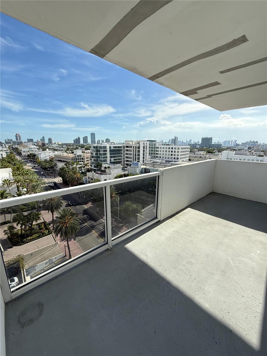 Miami Beach City Center Miami Beach, FL 33139 - Photo 39 of 41 a view of a terrace