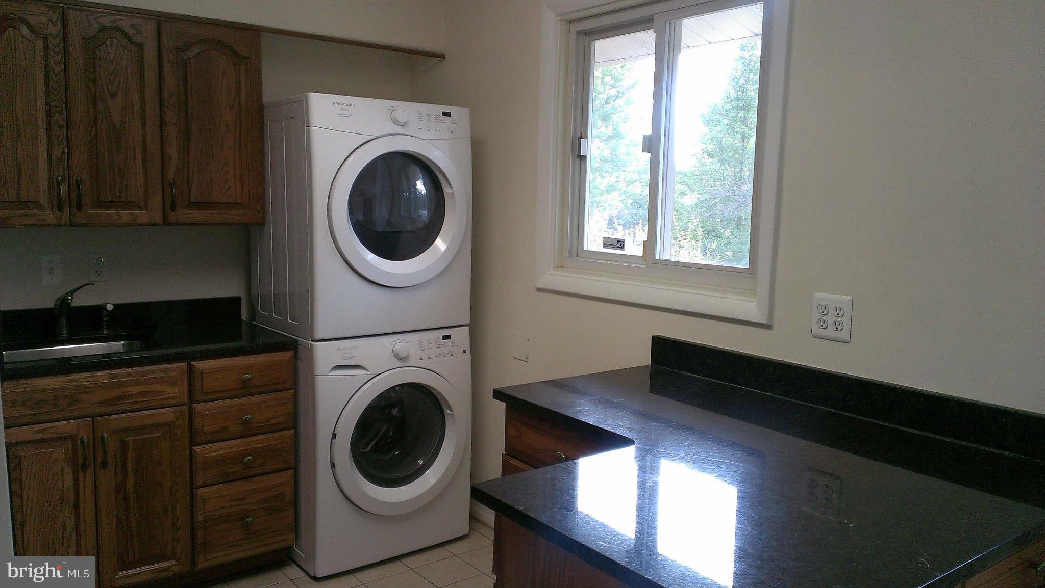 4609 Roundhill Road Alexandria, VA 22310 - Photo 12 of 16 Kitchen