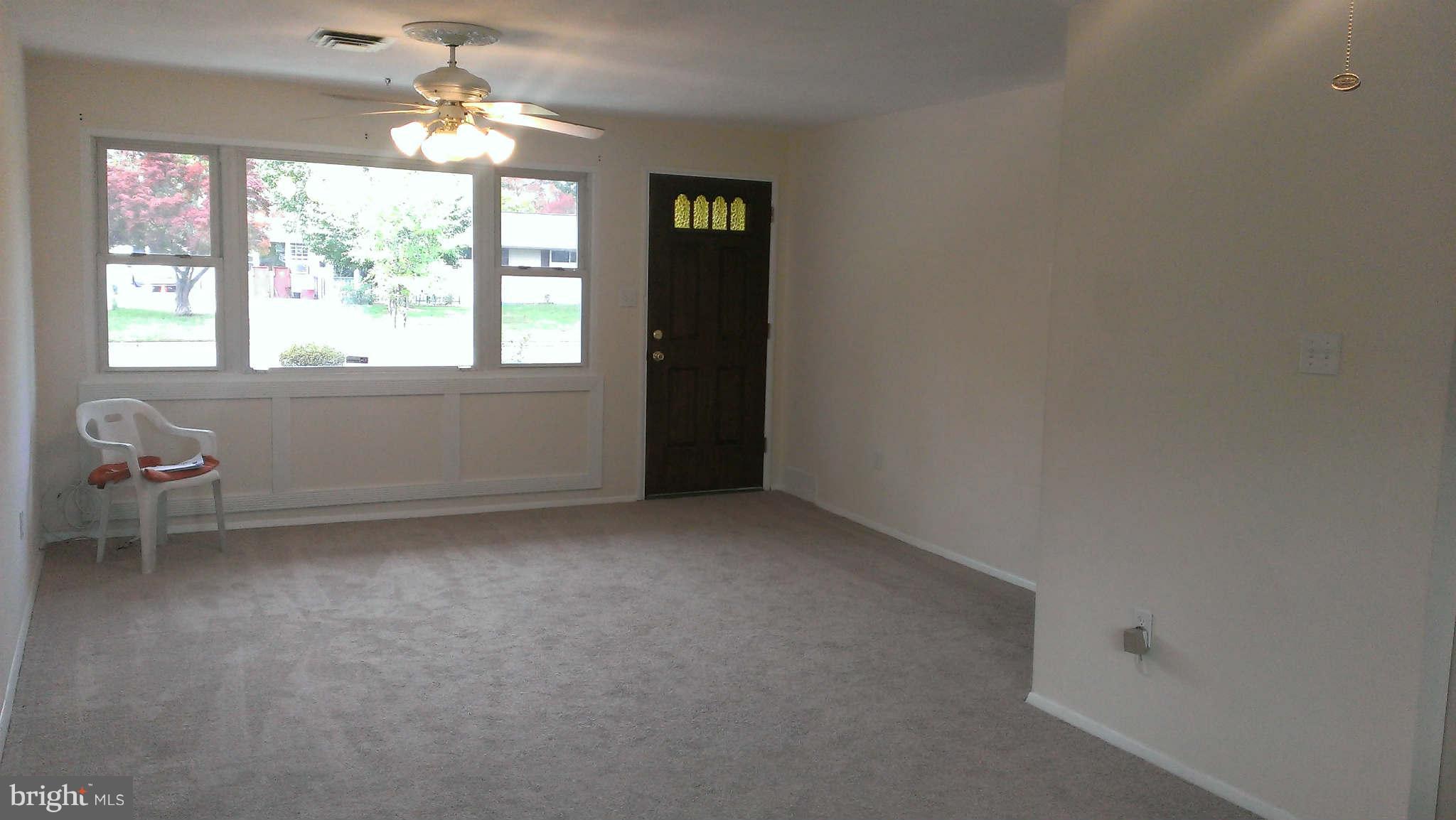 4609 Roundhill Road Alexandria, VA 22310 - Photo 6 of 16 Living Room