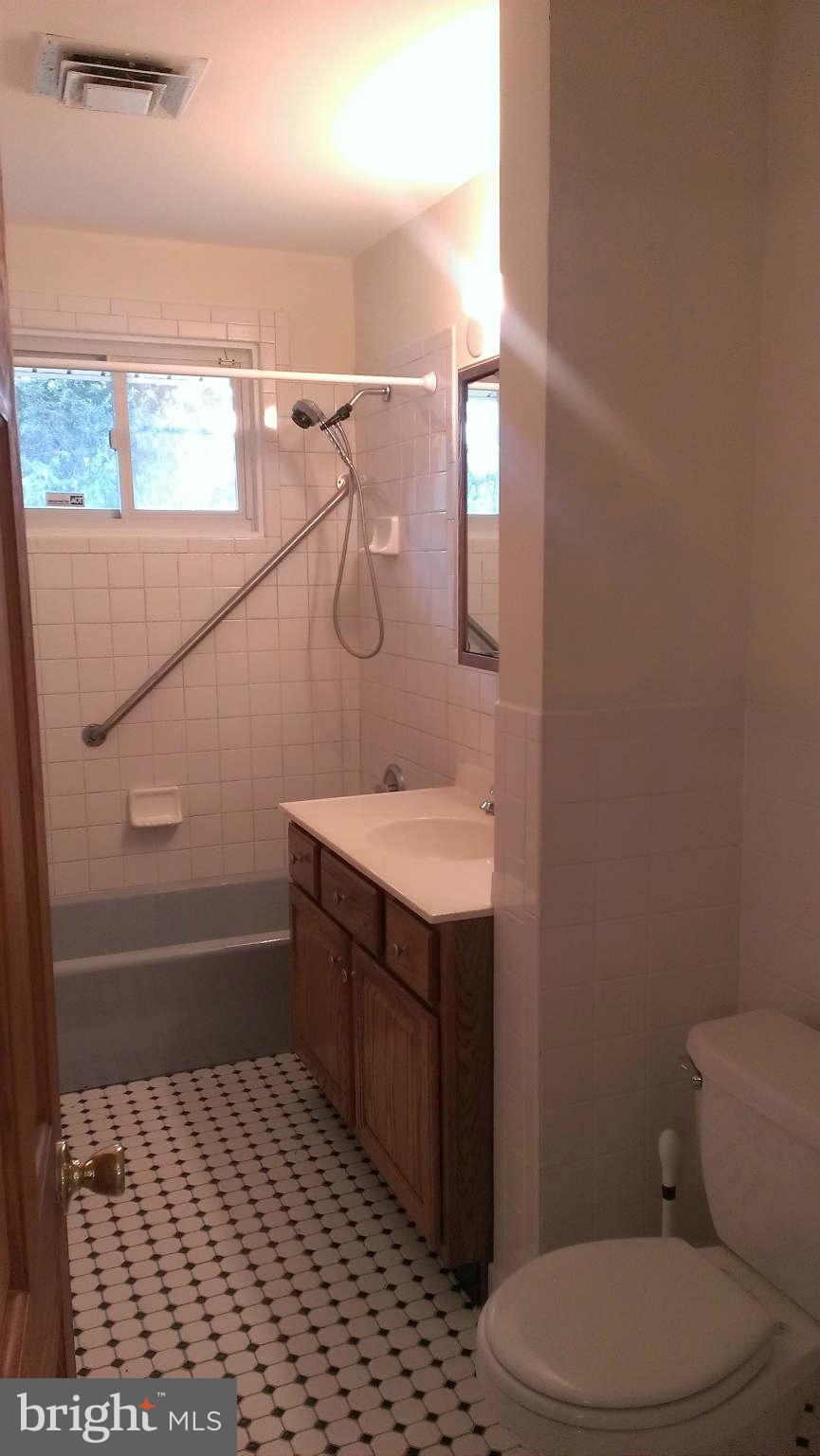 4609 Roundhill Road Alexandria, VA 22310 - Photo 9 of 16 Bath