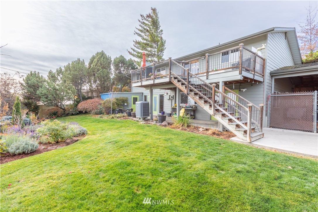 370 Statter Road Ephrata, WA 98823 - Photo 6 of 39 a view of a house with a big yard and large trees