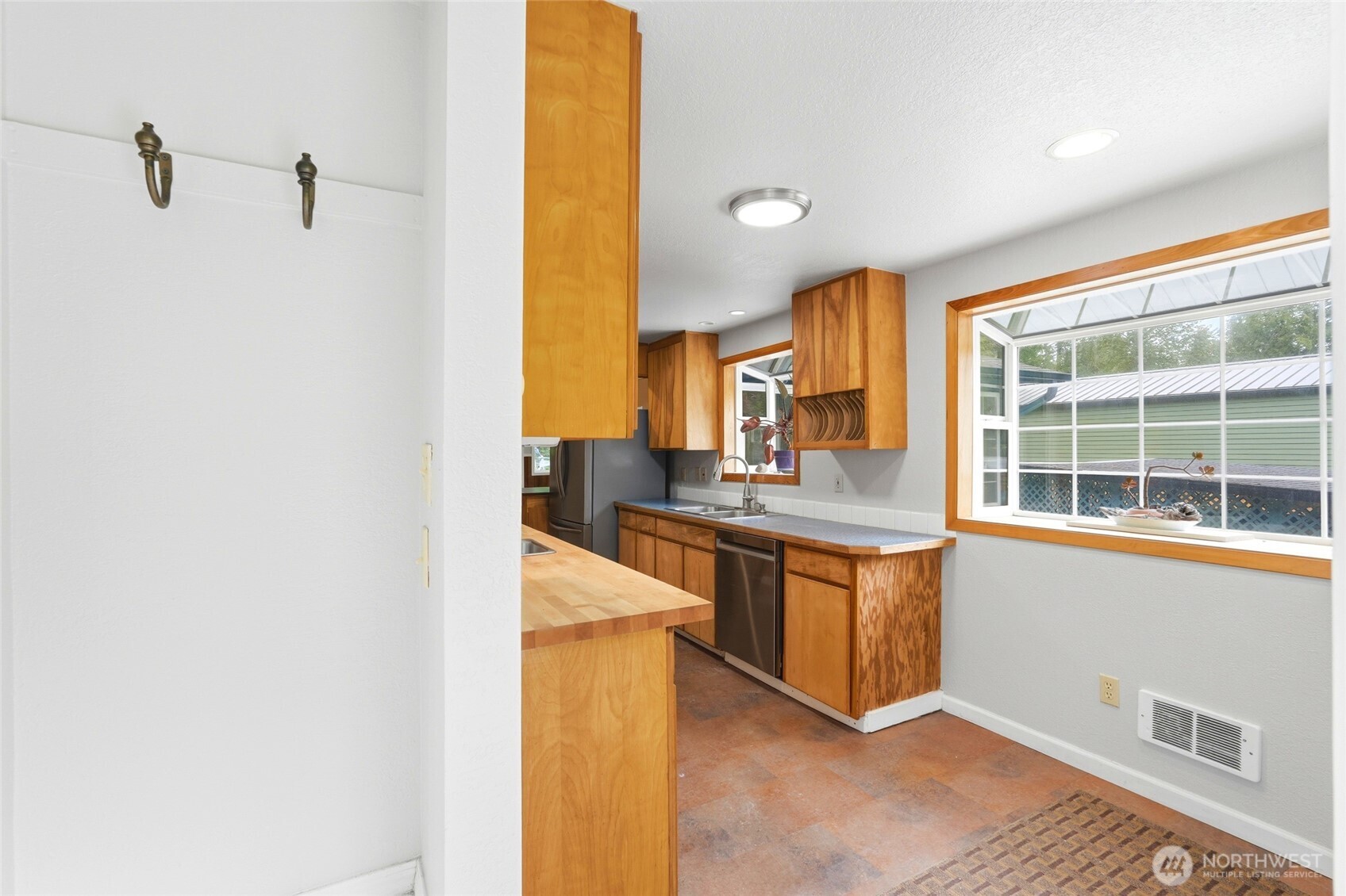 4243 Timberline Road Clinton, WA 98236 - Photo 5 of 39
