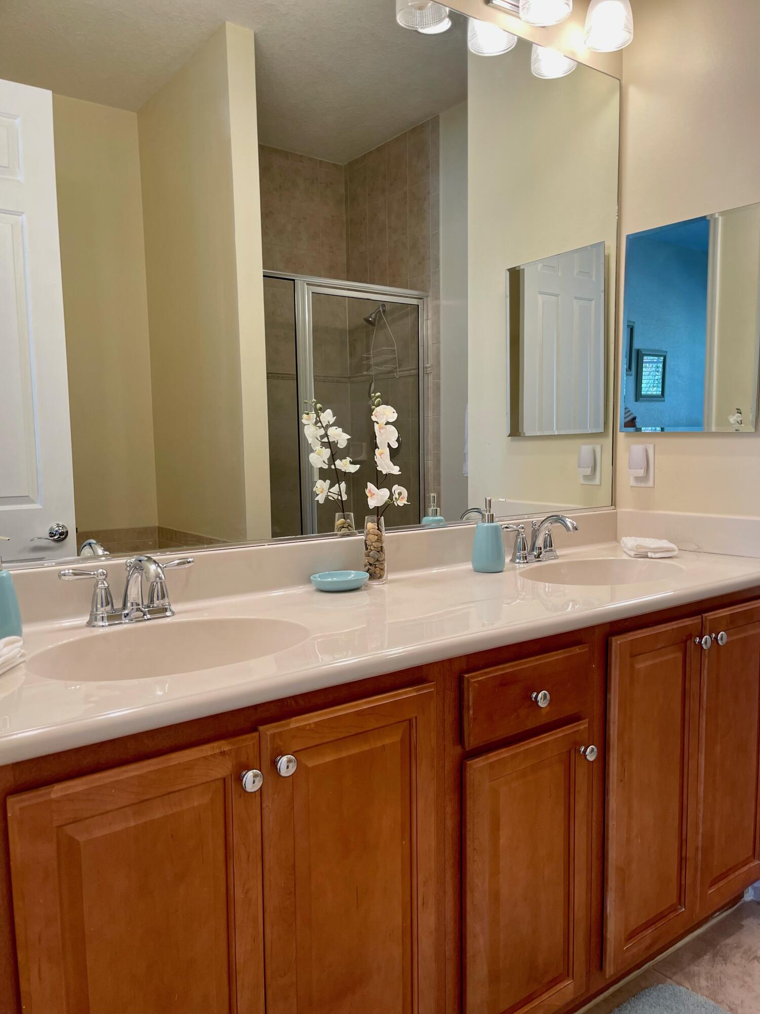 107 Mulligan Place Jupiter, FL 33458 - Photo 23 of 43 Master bathroom