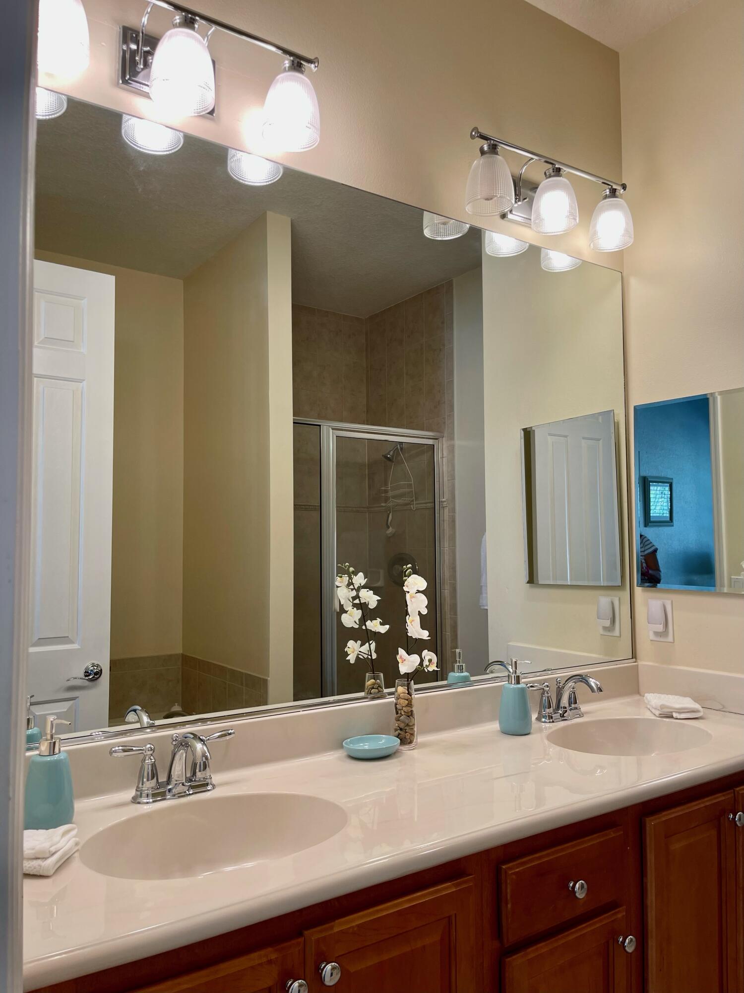 107 Mulligan Place Jupiter, FL 33458 - Photo 24 of 43 Master bathroom