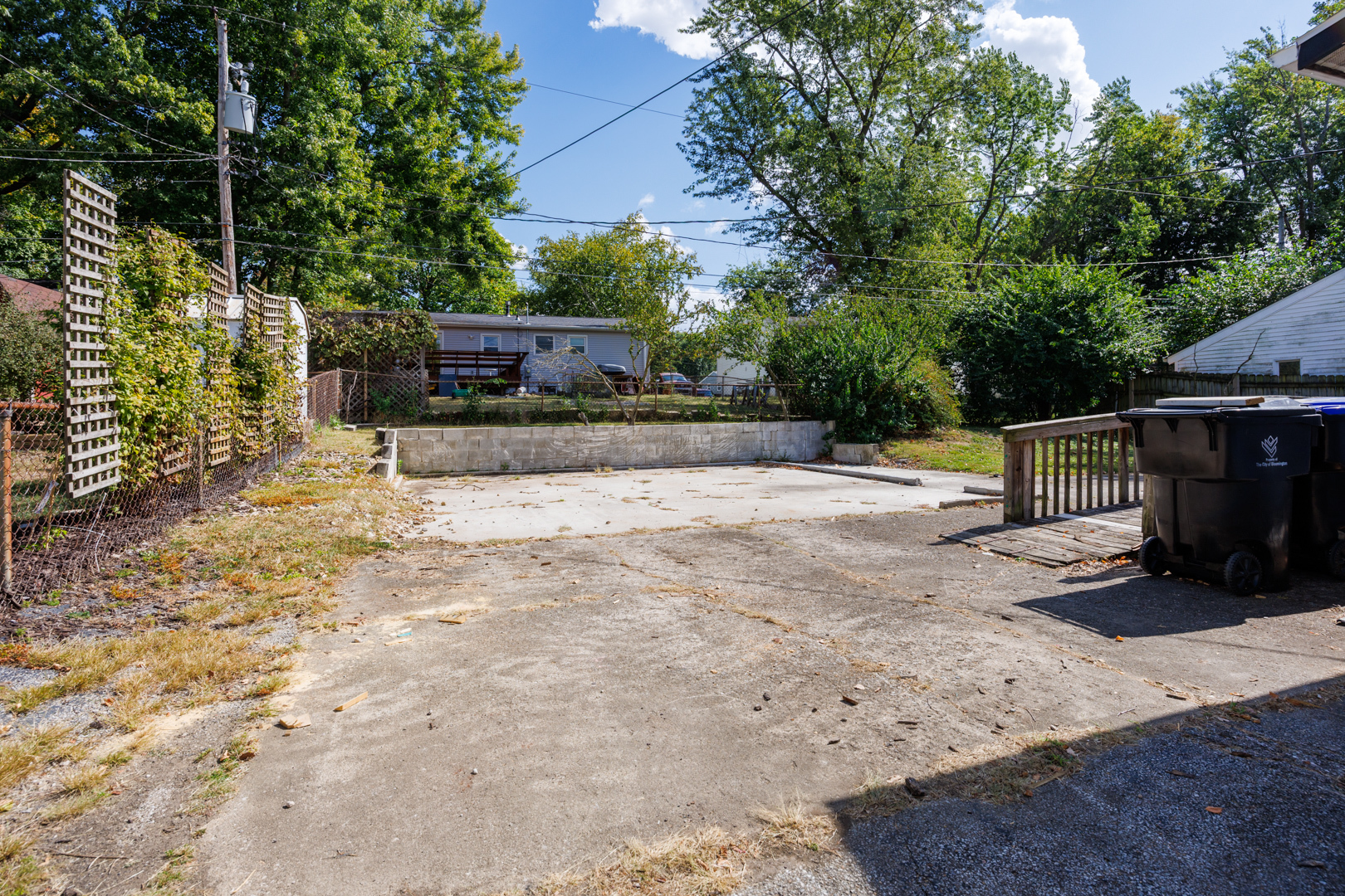 1307 Glenwood Road Bloomington, IL 61704 - Photo 19 of 21 a view of a backyard with sitting area