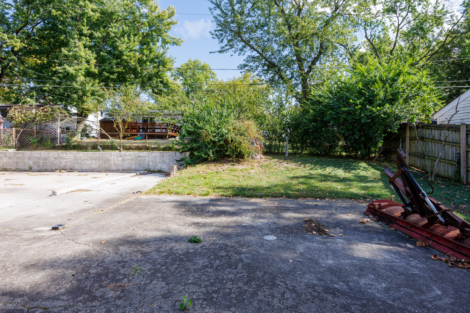 1307 Glenwood Road Bloomington, IL 61704 - Photo 20 of 21 a view of a backyard with large trees
