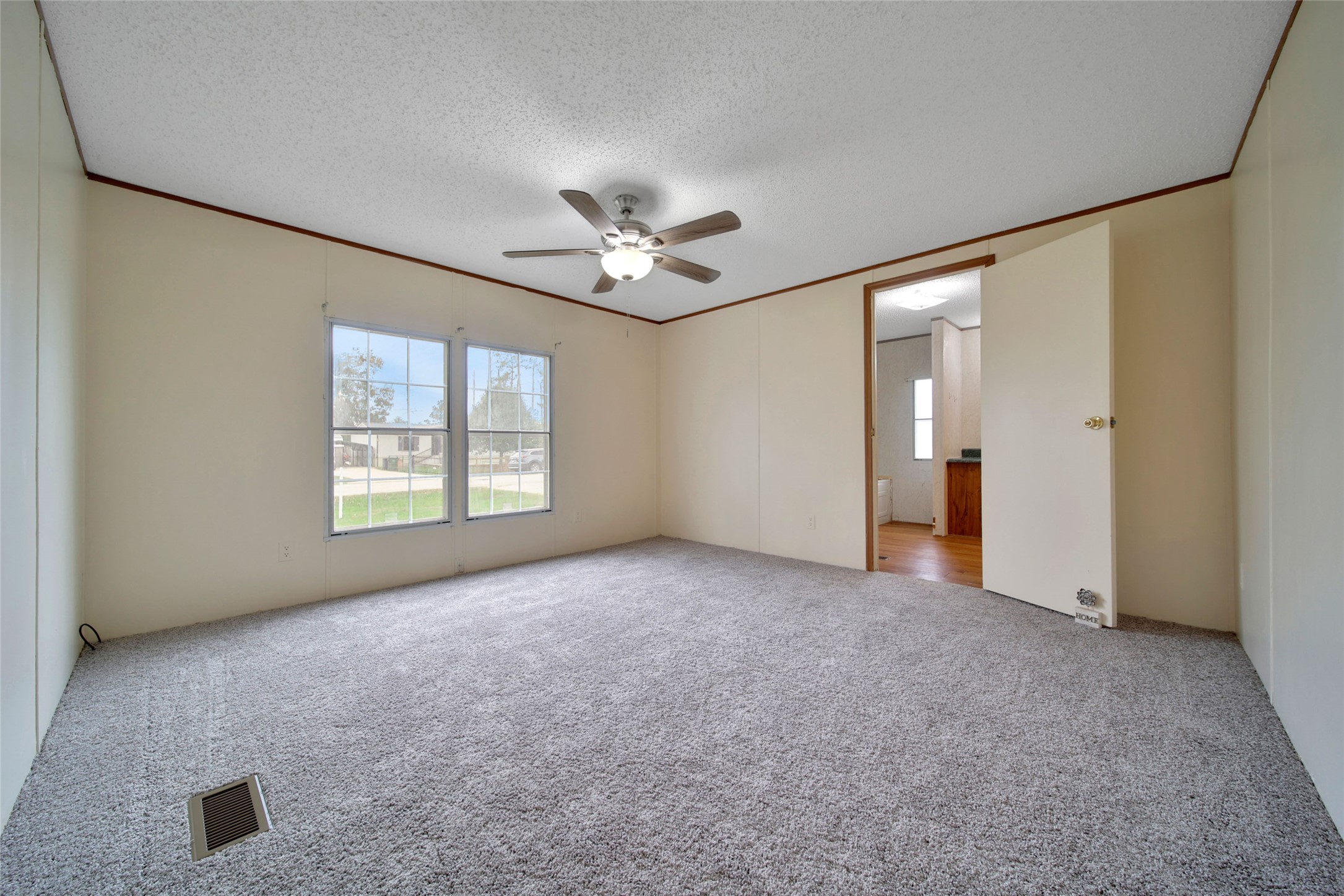 2 Jacob Street Huntsville, TX 77320 - Photo 12 of 20 an empty room with windows and ceiling fan