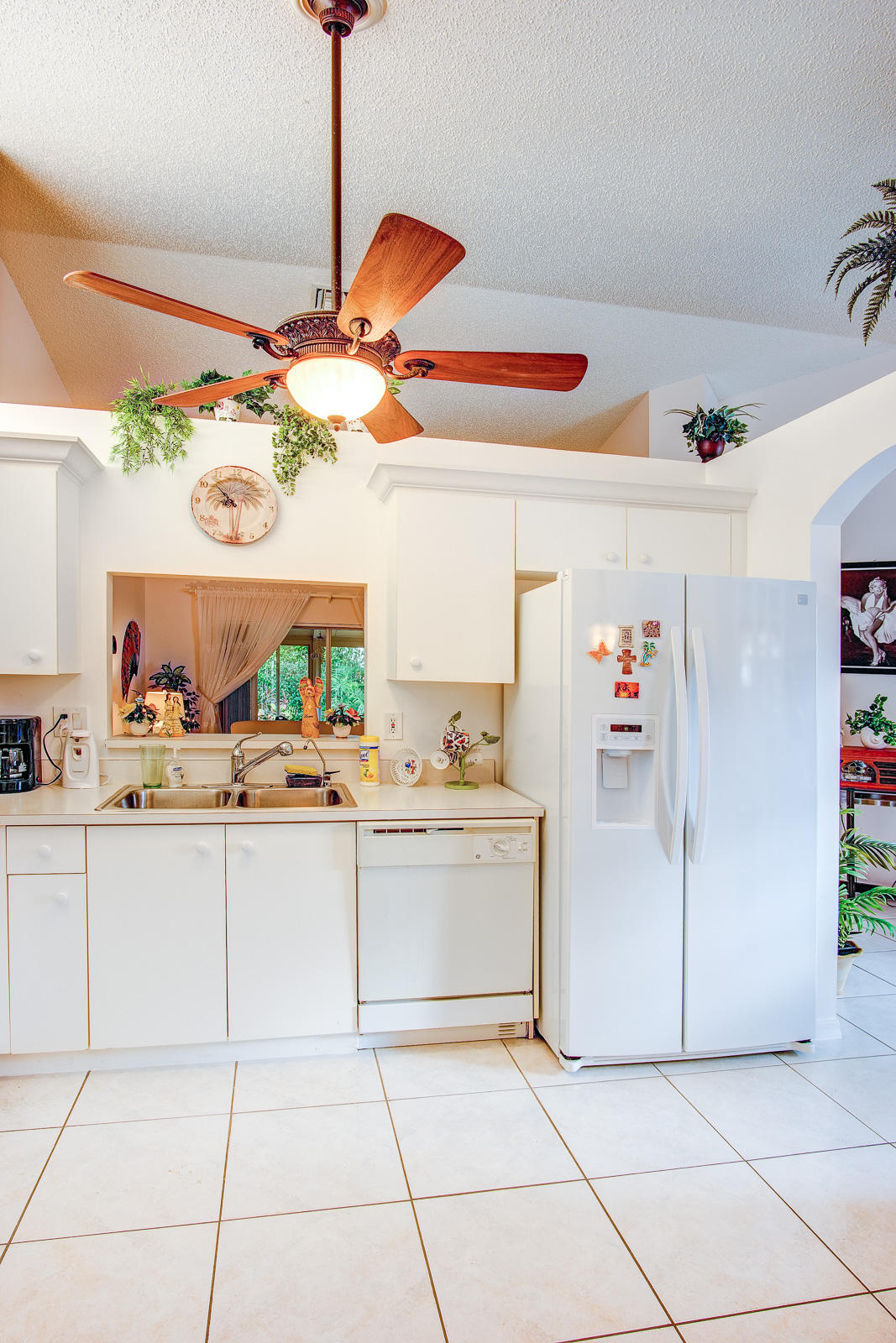 6081 Petunia Road Delray Beach, FL 33484 - Photo 21 of 29 BRIGHT & CLEAN Kitchen