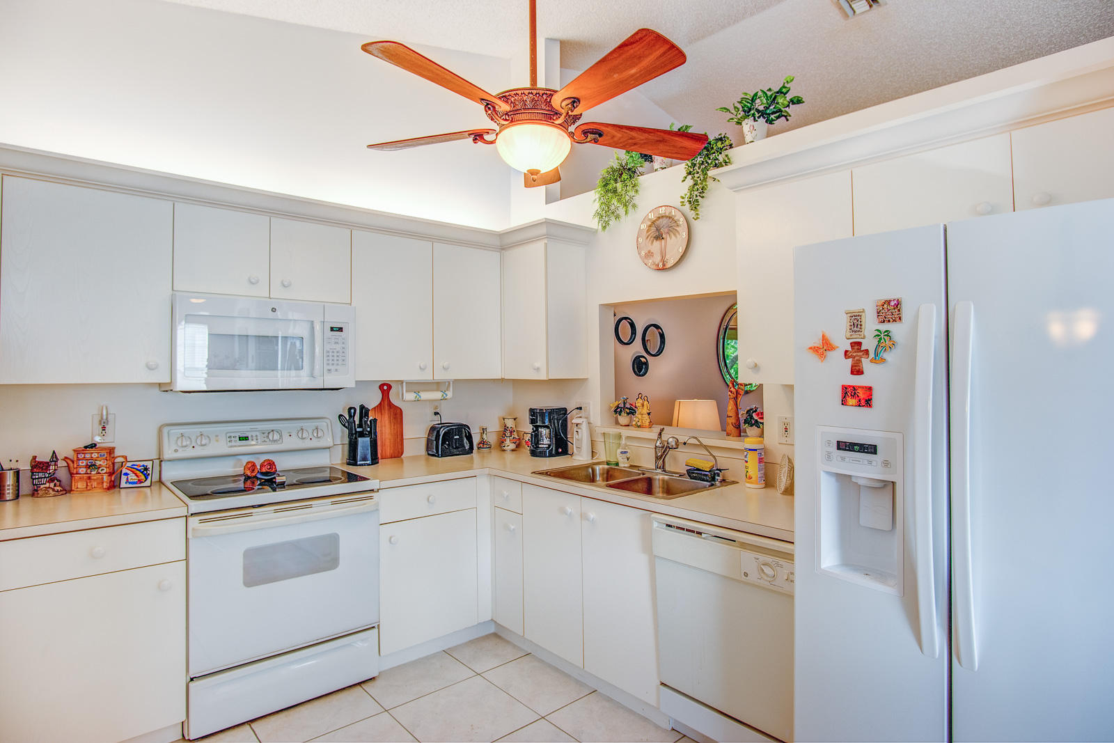 6081 Petunia Road Delray Beach, FL 33484 - Photo 22 of 29 Kitchen