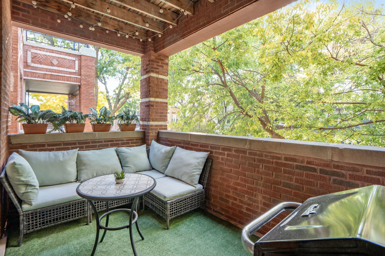 2624 West Rice Street, Unit 2F Chicago, IL 60622 - Photo 8 of 17 a outdoor living with furniture
