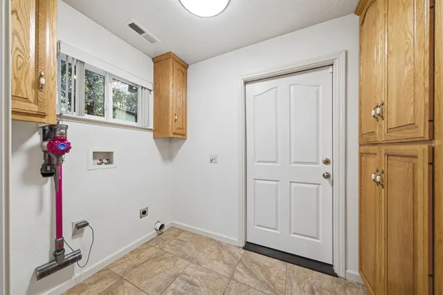 a view of a front of house with a yard