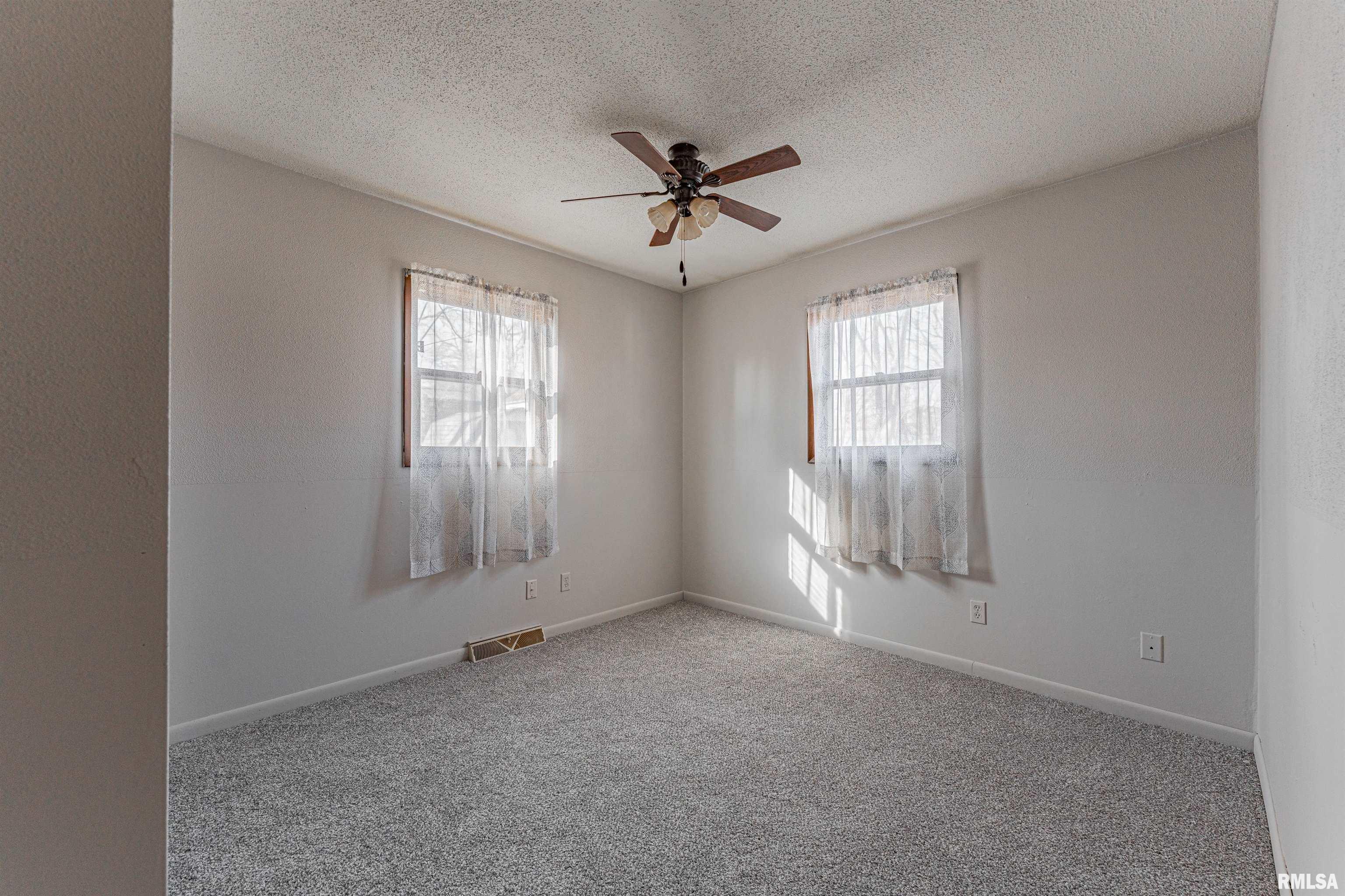 95 Gavin Street Lincoln, IL 62656 - Photo 16 of 23