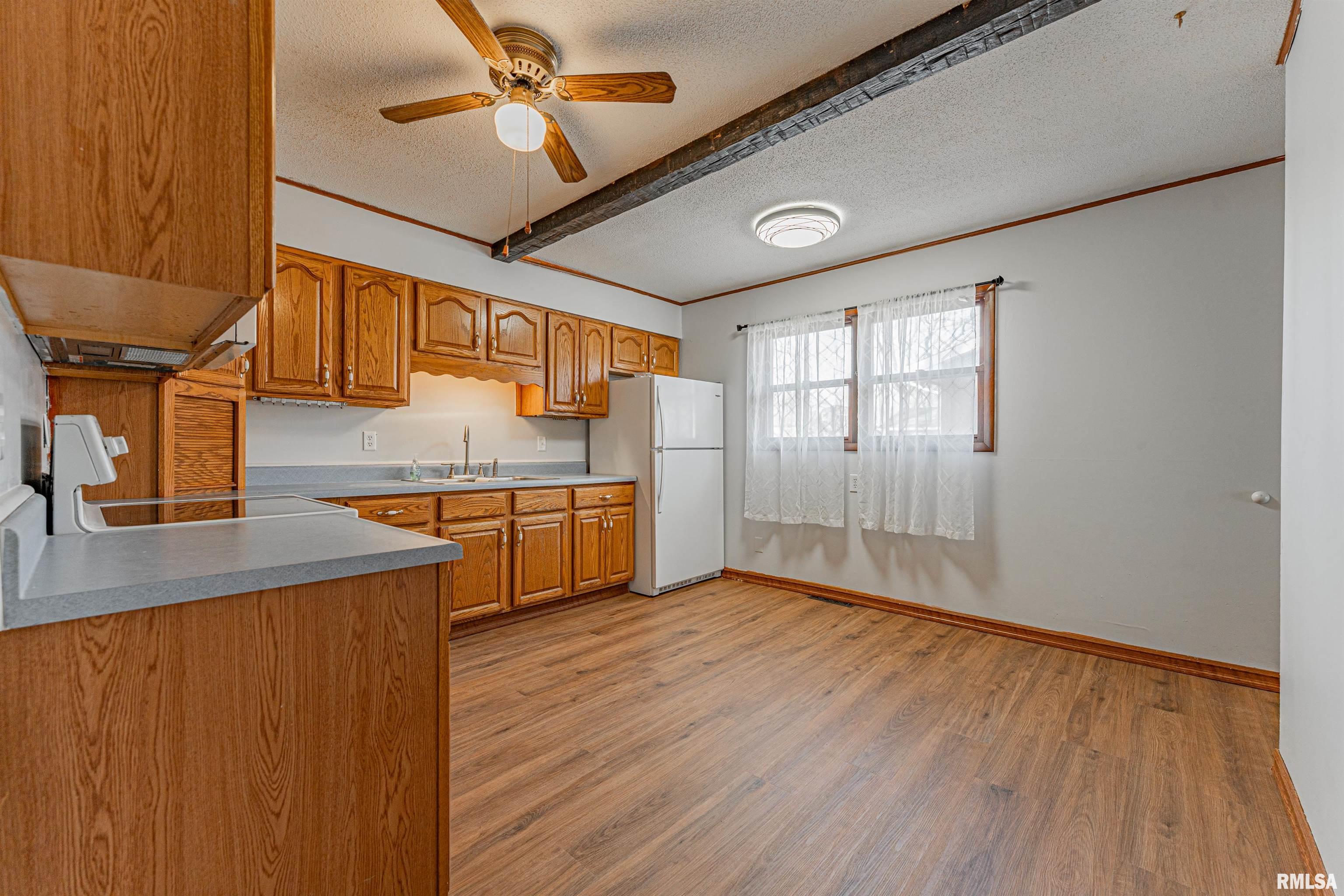 95 Gavin Street Lincoln, IL 62656 - Photo 4 of 23