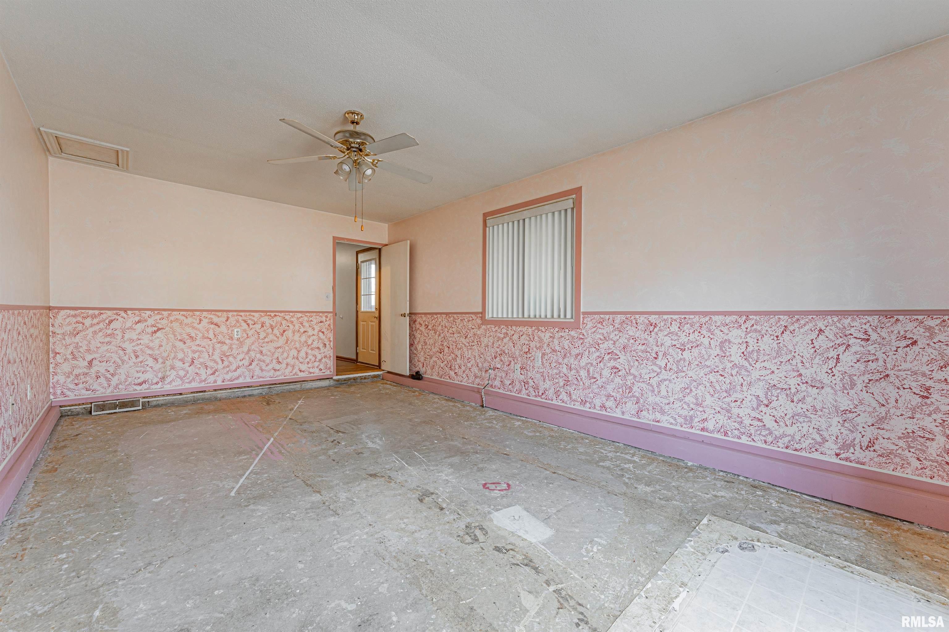 95 Gavin Street Lincoln, IL 62656 - Photo 9 of 23