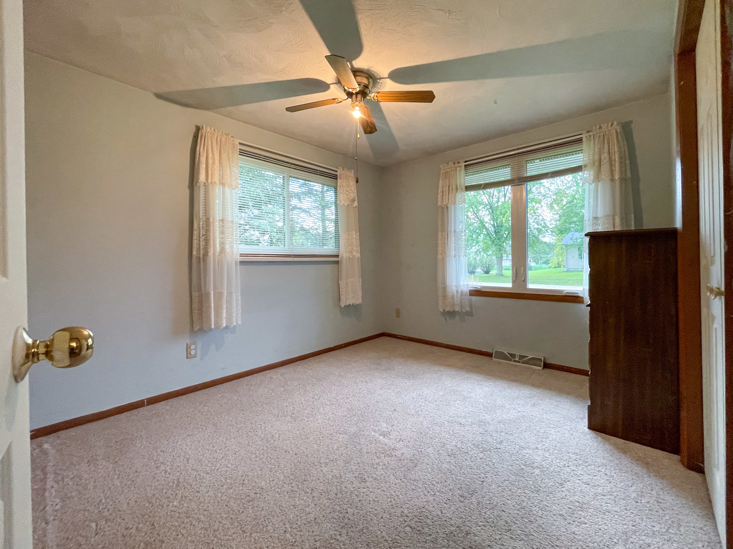 8010 Kasson Road Harvard, IL 60033 - Photo 15 of 40 an empty room with windows and closet