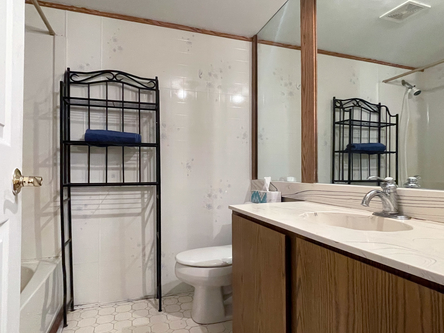 8010 Kasson Road Harvard, IL 60033 - Photo 21 of 40 a bathroom with a sink a toilet and shower