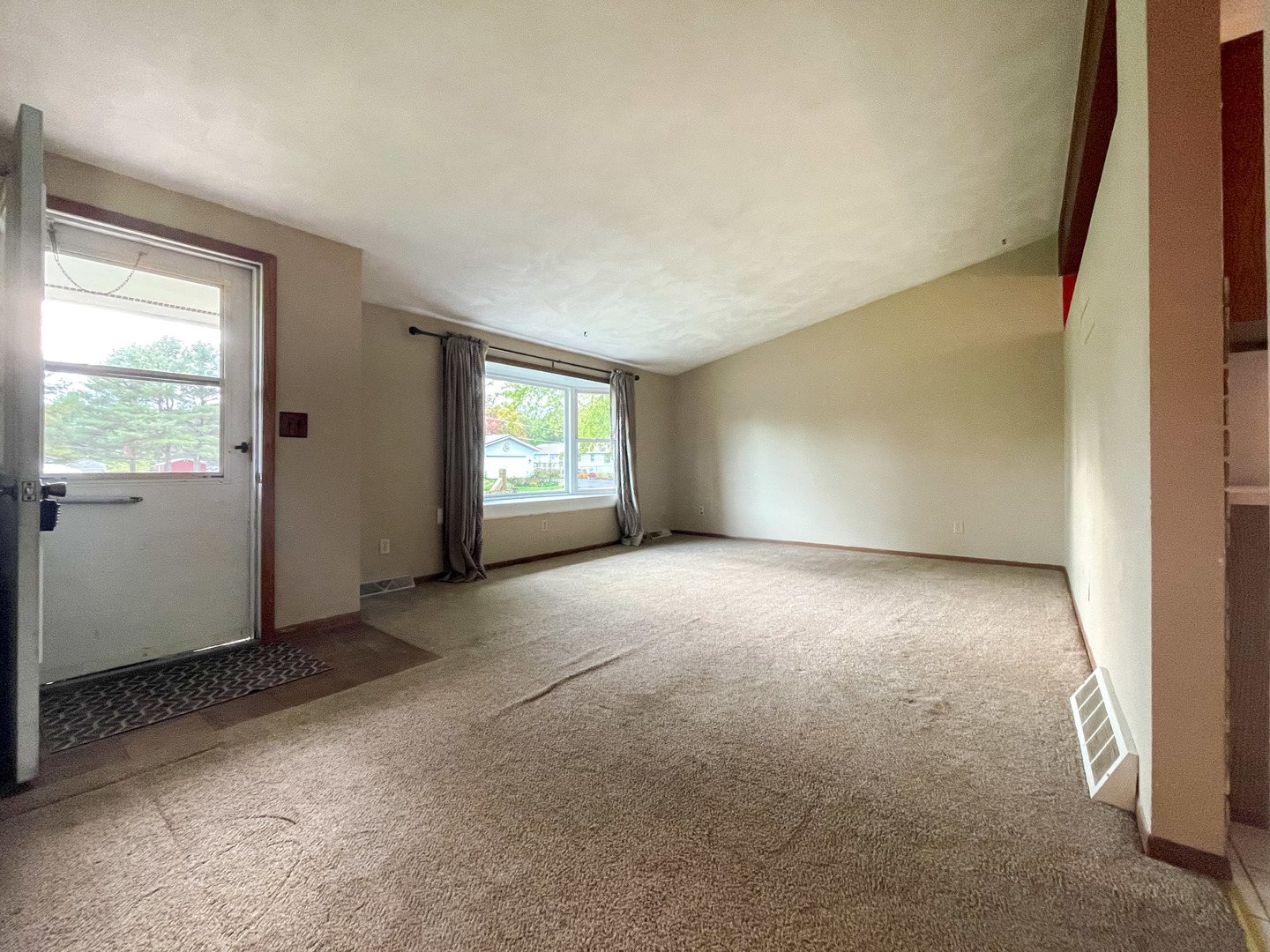 8010 Kasson Road Harvard, IL 60033 - Photo 4 of 40 an empty room with windows