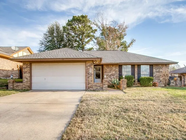$399,900 | 209 Ginger Lane, Euless, TX 76039