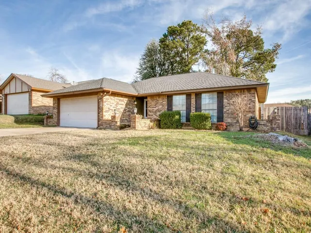 $399,900 | 209 Ginger Lane, Euless, TX 76039