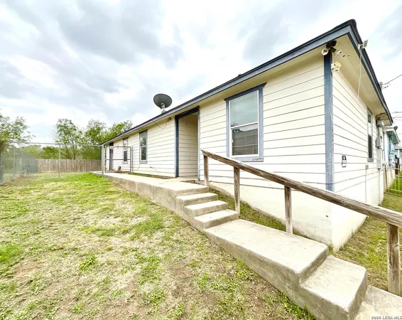 $899 | 422 Amires Place, San Antonio, TX 78237