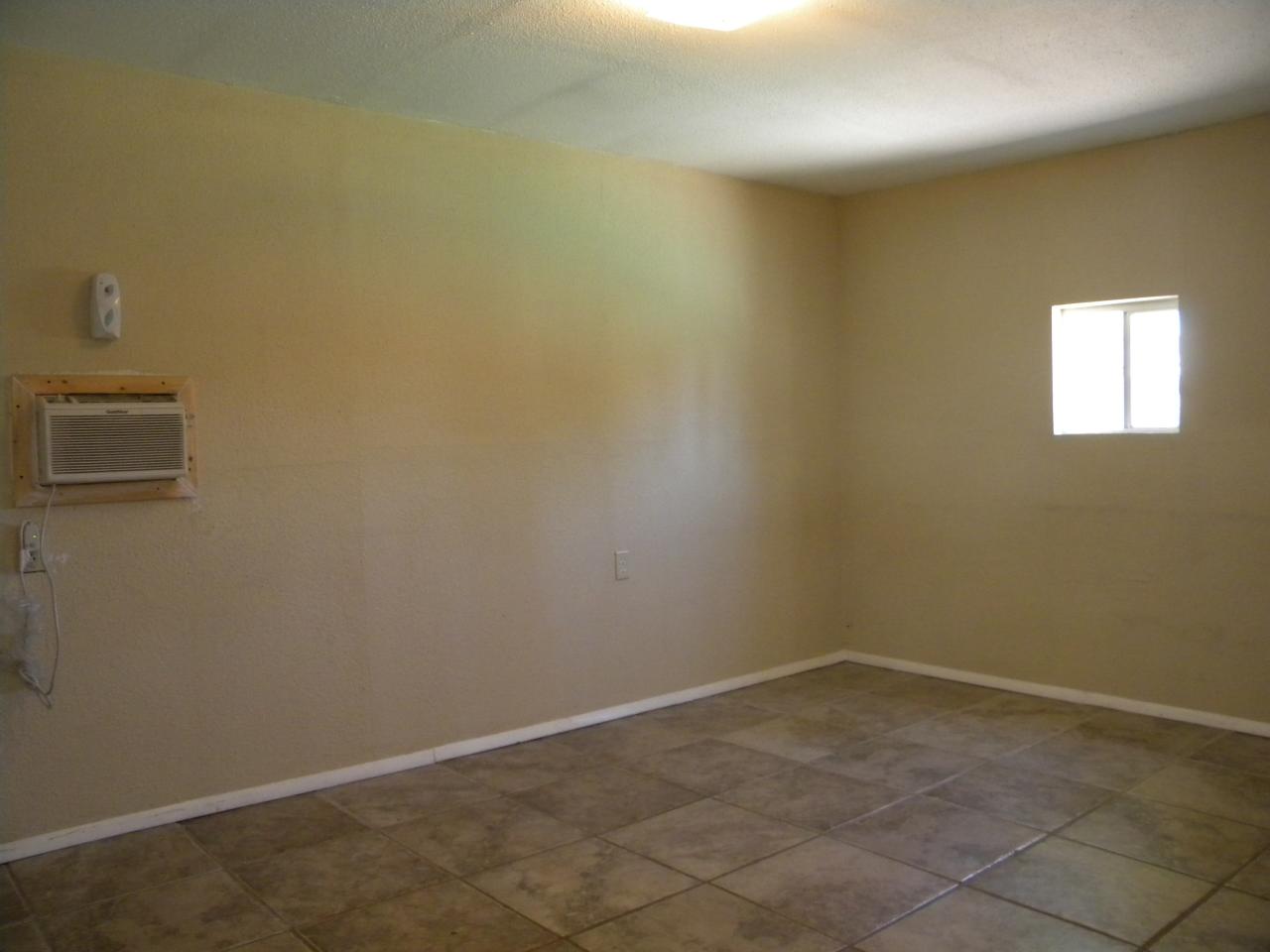 2964 East Bloomfield Road Phoenix, AZ 85032 - Photo 10 of 10 en empty room with a empty space