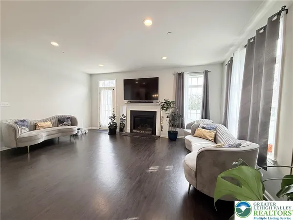 $440,000 | 2121 Huntington Lane, Easton, PA 18040