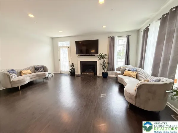 $440,000 | 2121 Huntington Lane, Easton, PA 18040