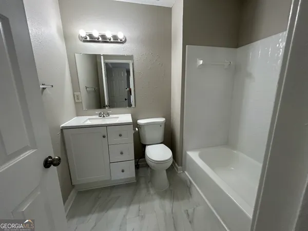 $2,395 | 1016 Kathleen Court, Roswell, GA 30075