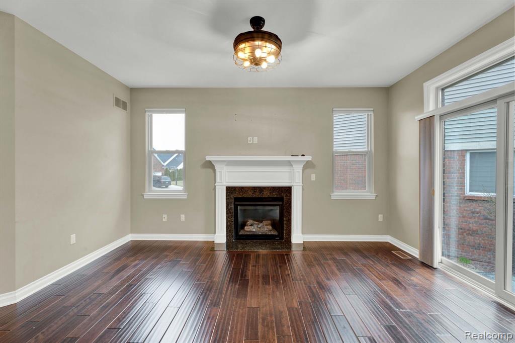 6736 Baker Utica, MI 48317 - Photo 10 of 53